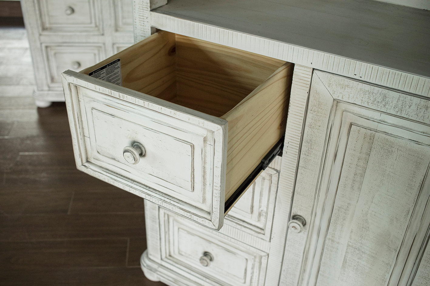 3 Drawer, 1 Door Great Chest for TV - Off-White & Gray