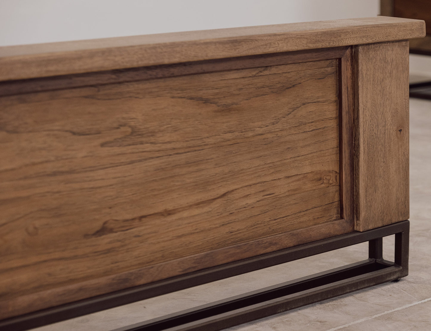 5/0 Platform Queen - Quartersawn Oak & Marooned Brown
