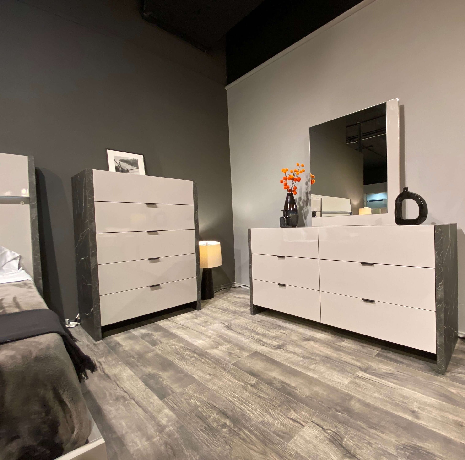 Stoneage Premium Mirror in Grigio